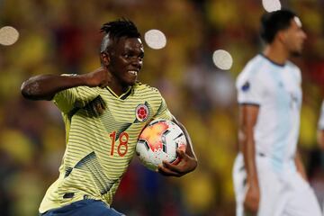 Mira las mejores imágenes del partidazo entre Argentina y Colombia
