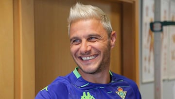 Welcome back Beckham! Betis rib Joaquín over bleached hairdo