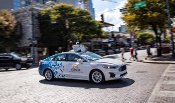 Los coches autónomos se mueven gracias a la IA, GPS y a un sistema de cámaras que sirven para comprobar la carretera en todo momento