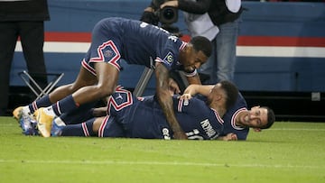 Angel Di Maria of PSG celebrates his goal with Neymar Jr and Presnel Kimpembe (top) during the French championship Ligue 1 football match between Paris Saint-Germain and LOSC Lille on October 29, 2021 at Parc des Princes stadium in Paris, France - Photo J