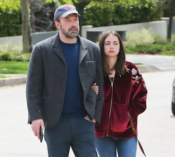 En enero de 2021, Ben Affleck y Ana de Armas decidieron separar caminos tras posicionarse como una de las relaciones favoritas de Hollywood. La ruptura sirvió para que Affleck retomara su antiguo romance con JLo, con quien lleva saliendo desde mayo.