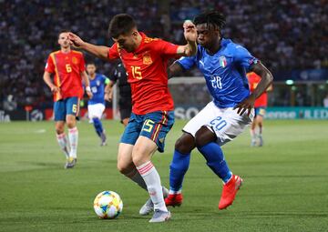 Martín Aguirregabiria y Moise Kean.