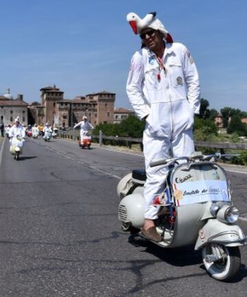 Los amantes de la clásica motocicleta se dieron cita en la octava edición de la Vespa World Days, en Mantova, Italia.