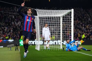 El jugador celebró su tanto sseñalando el cielo, recordando a su padre, fallecido recientemente.