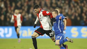 Santiago Giménez en el partido de hoy contra el AZ.