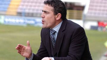 Antolín Gonzalo, en la foto dirigiendo al Marbella en la campaña 2006-07, será el nuevo jefe de scouting del Real Madrid de Lopetegui.