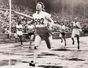 Doce años sin Juegos hizo que las plusmarcas fueran más bajas que en anteriores ediciones. Pero hubo grandes actuaciones como la de la atleta holandesa Fanny Blanker-Koen (en la imagen) que logró cuatro medallas de oro.