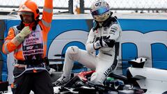 FILE PHOTO: Formula One F1 - Dutch Grand Prix - Circuit Zandvoort, Zandvoort, Netherlands - August 25, 2023 AlphaTauri's Daniel Ricciardo reacts after a crash during practice as steward look on REUTERS/Stephanie Lecocq/File Photo