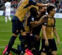 El Arsenal golea al Swansea y sigue colíder; el United pincha