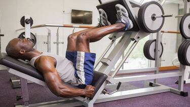 Ejercicios sencillos para empezar una rutina de gimnasio
