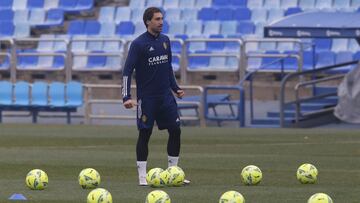 &Iacute;&ntilde;igo Eguaras, durante un entrenamiento en La Romareda.