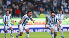 Hirving Lozano visita concentración del Pachuca