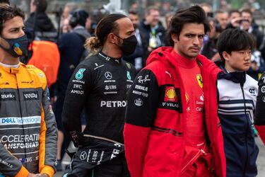 El piloto britnico ha disputado 17 temporadas en Frmula 1: empez su carrera en McLaren en 2007 y corri con ellos durante seis temporadas y fue campen del mundo en 2008. De ah dio el salto a Mercedes, equipo en el que desarroll la mayora de su carrera (de 2013 a 2024) y consigui sus mayores logros: seis campeonatos del mundo. Pero las tres ltimas temporadas (2021, 2022 y 2023) no han sido lo que el britnico esperaba de su equipo y en febrero de 2024, el siete veces campen de mundo acerc posturas con Ferrari, equipo con el que, previsiblemente correr en 2025.