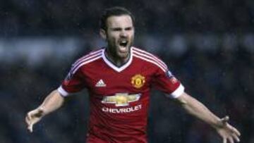Juan Mata celebra un gol.