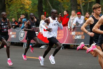 Kipchoge, de 34 años, se convirtió en Viena en el primer ser humano que baja de dos horas en 42.195 metros, la maratón aunque no será homologado como récord.