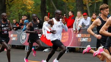 Kipchoge, de 34 años, se convirtió en Viena en el primer ser humano que baja de dos horas en 42.195 metros, la maratón aunque no será homologado como récord.