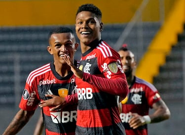El campeón cae en su debut