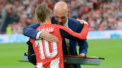 Muniain con Toquero antes del partido ante el Alav&eacute;s.