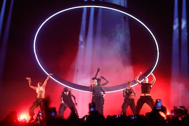 Kenneth actúa durante la gala final del Benidorm Fest 2026.