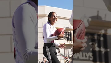 Diana Flores, estrella mexicana del fútbol bandera está en Las Vegas retando a fanáticos de la NFL