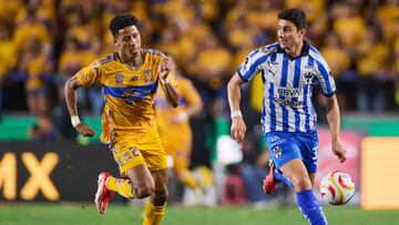 Jonathan Herrera (L) of Tigres fights for the ball with John Stefan Medina (R) of Monterrey during the Quarterfinals first leg match between Tigres UANL and Monterrey as part of the Torneo Clausura 2024 Liga BBVA MX at Universitario Stadium on May 09, 2024 in Monterrey, Nuevo Leon, Mexico.