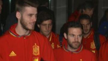 Mata y De Gea llegando a Rumania.