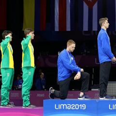 Race Imboden gana oro y se arrodilla durante Himno de USA
