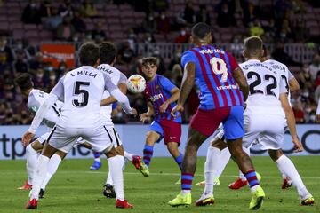 1-1. Ronald Araujo marca el gol del empate tras una asistencia de Gavi.
