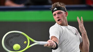 Spain's Alejandro Davidovich Fokina hits a return to Russia's Daniil Medvedev during their men's singles match at the Shanghai Masters tennis tournament in Shanghai on October 6, 2025. (Photo by Hector RETAMAL / AFP)