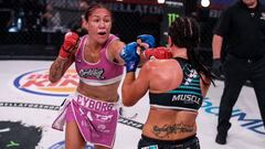 Cris Cyborg golpea a Blencowe durante Bellator 249.