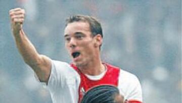 Sneijder celebra un gol.