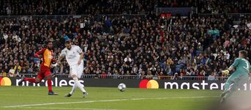 En Champions, el Real Madrid gan¨® 6-0. Benzema anot¨® dos goles. En la imagen, el 4-0.
