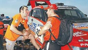 <b>EQUIPO. </b>Roma será el compañero de Peterhansel (a la derecha).