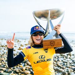 Caity Simmers, la más joven en ganar la World Surf League
