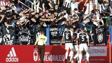 CD Badajoz celebrando un gol al Zamora.