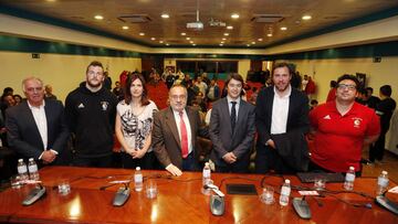 27/04/17 DIARIOAS ENCUENTRO CON LOS ASES EN VALLADOLID
OSCAR PUENTE ALFREDO RELAÑO TOMAS RONCERO MANOLETE ALFONSO FEIJOO Y ALHAMBRA NIEVAS