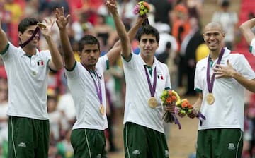 Cuando no se esperaba mucho de esta selección en Londres 2012, el 'Tricolor' se encargó de darle la primera medalla a México en futbol en unos Juegos Olímpicos. Al instalarse en la final, la selección mexicana ya había asegurado una presea, pero los dirigidos por Tena querían la gloria. En la final apareció Oribe Peralta para comandar el triunfo sobre Brasil y así el combinado azteca se coronó en Wembley.