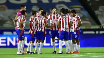 Para el debut de Chivas esta noche frente a Puebla, el técnico Víctor Manuel Vucetich no podrá contar con algunos de sus jugadores.