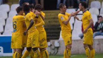 Los jugadores del Alcorcón celebran el tanto en El Sardinero