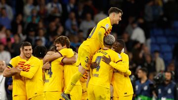 Los jugadores del Barça celebran su título 27º de Liga.
