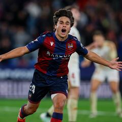 Carlos Álvarez devuelve al Levante al playoff