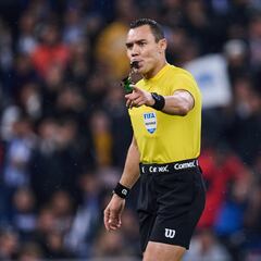 ‘Gato’ Ortiz marcó penal a Monterrey pero le negó el mismo a Pumas