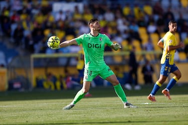 Si el Burgos consiguió sacar un punto ante Las Palmas fue principalmente por la actuación de Cantero. El meta tuvo una de las mejores actuaciones de la temporada, con intervenciones sensacionales, salvando varios goles cantados. Brutal.