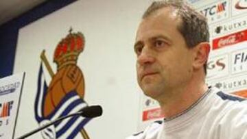 <b>CONFIANZA.</B> Al técnico de la Real no le asustan las bajas y confía en todos los jugadores de su plantilla.