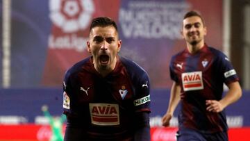 GRAF2530. EIBAR (GIPUZKOA), 21/01/2019.- El delantero brasile&ntilde;o de la SD Eibar Charles Dias de Oliveira celebra su gol, tercero del equipo ante el RCD Espanyol, durante el partido de la jornada 20&ordf; de la Liga Santander de f&uacute;tbol que se 