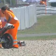 Accidente grave en Moto3: así se fue al suelo Kaito Toba