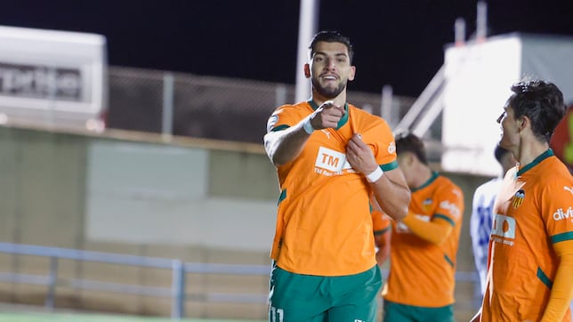 Rafa Mir vuelve con gol