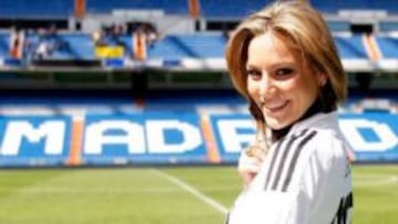 Edurne, en el Bernabéu con la camiseta del Madrid.