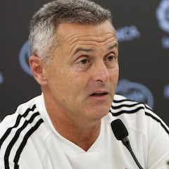 Escribá: "Sisto tiene que entrenar a tope y esperar su momento"