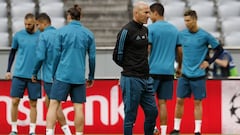 Zidane set to line out with Real Madrid's gala XI in Clásico